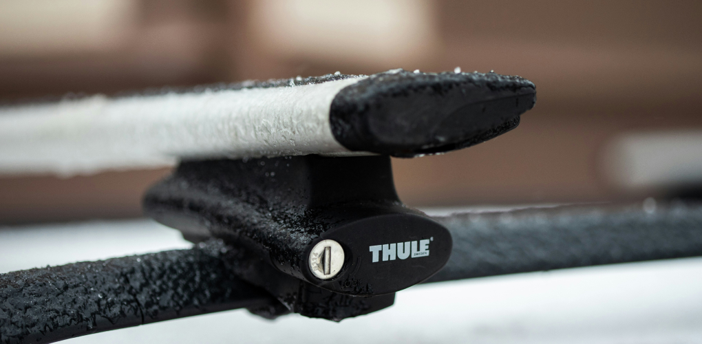 snow and frost on thule roof bar